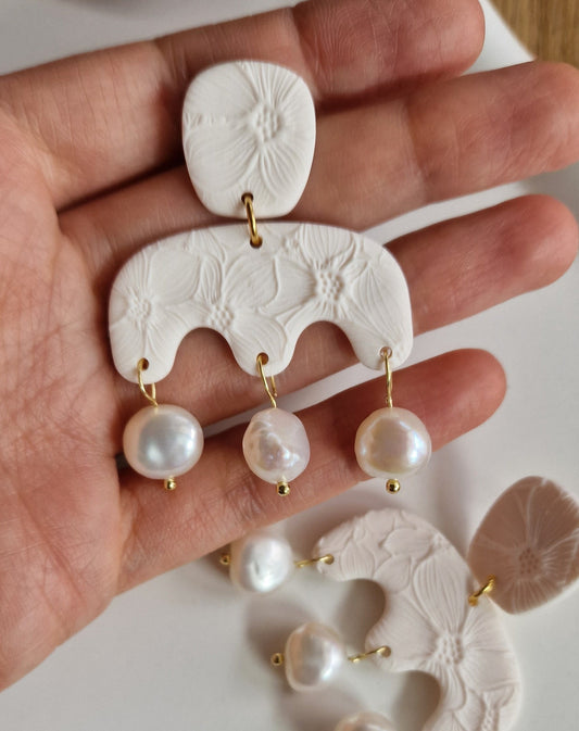 Vintage Süßwasser-Perlen Ohrringe – federleichte Statement-Ohrringe mit Glasperlen, handgemacht in Düsseldorf