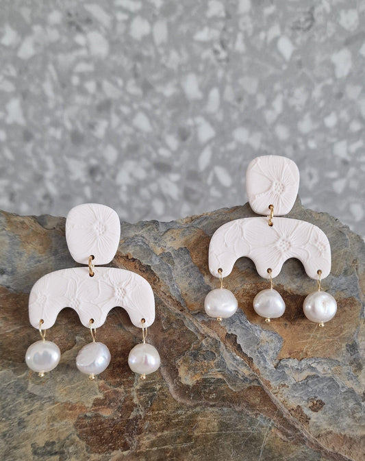 Vintage Süßwasser-Perlen Ohrringe – federleichte Statement-Ohrringe mit Glasperlen, handgemacht in Düsseldorf