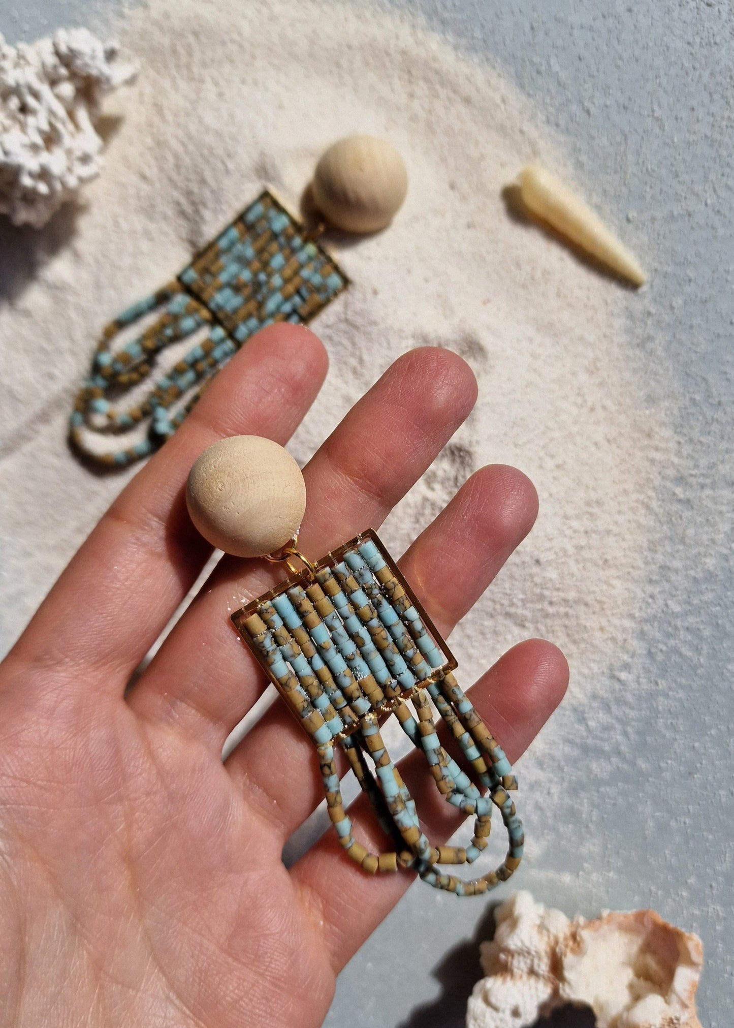 Sommerliche Ohrringe Büşra inspiriert von Meer, Wellen und Lichtreflexen – Unikat aus Düsseldorf