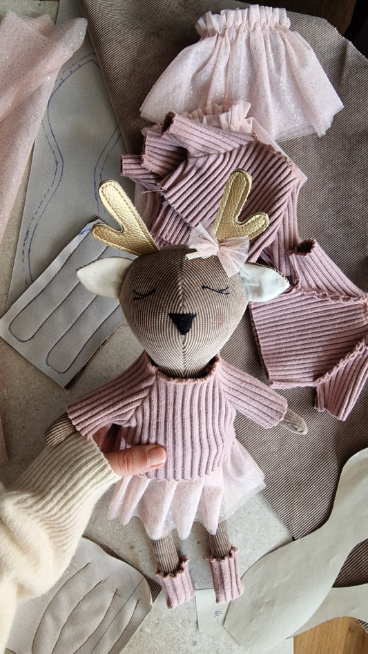 Reh-Stoffpuppe handmade – Geschenk zur Taufe & Geburt