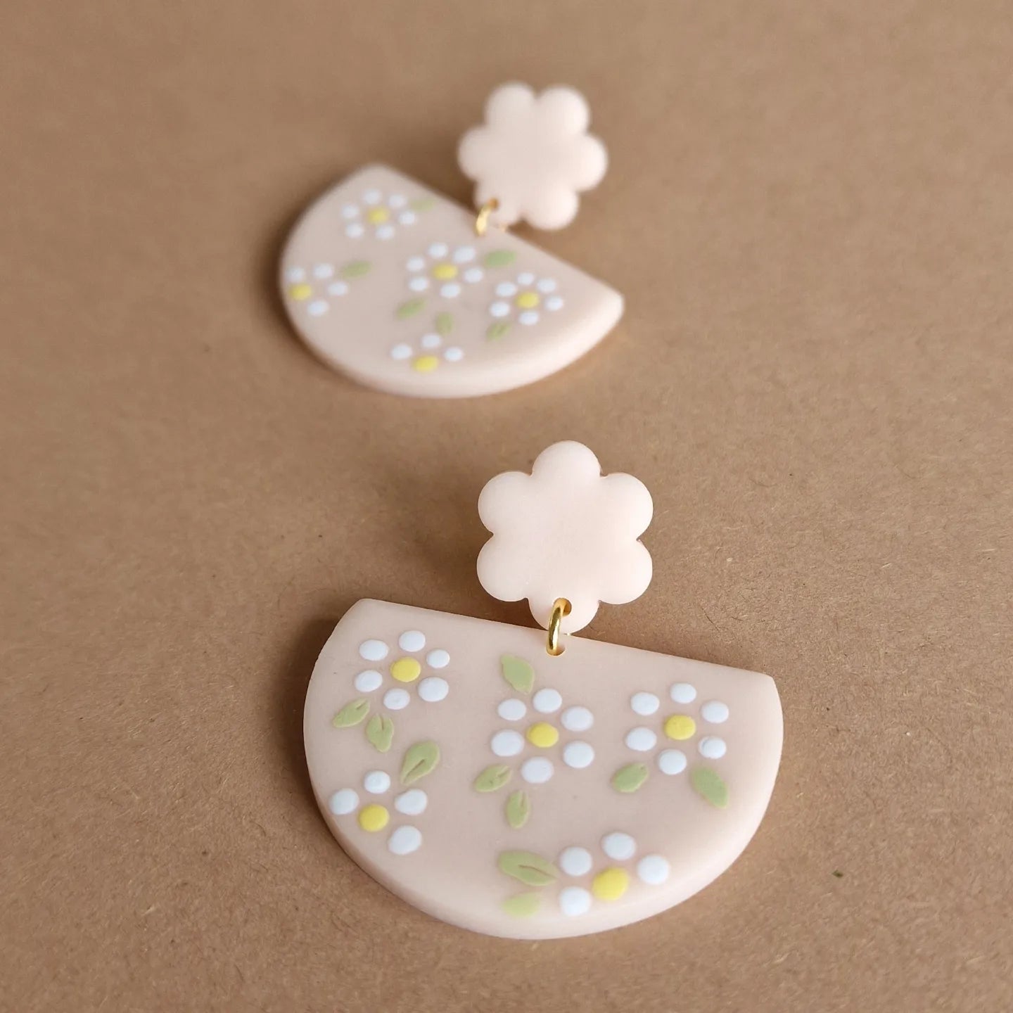 Die Weiße Blume Ohrringe