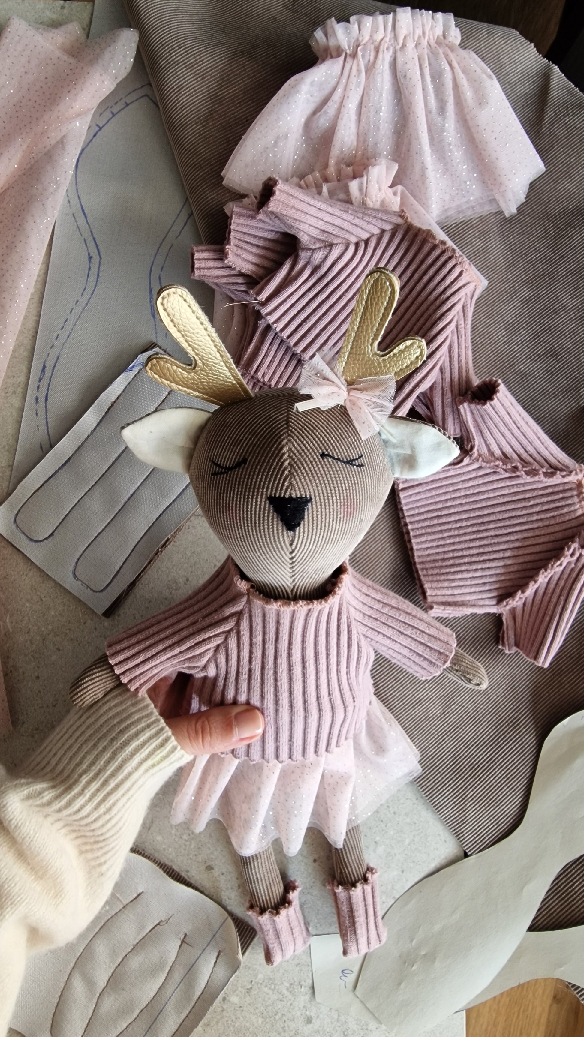 Reh-Stoffpuppe handmade – Geschenk zur Taufe & Geburt

