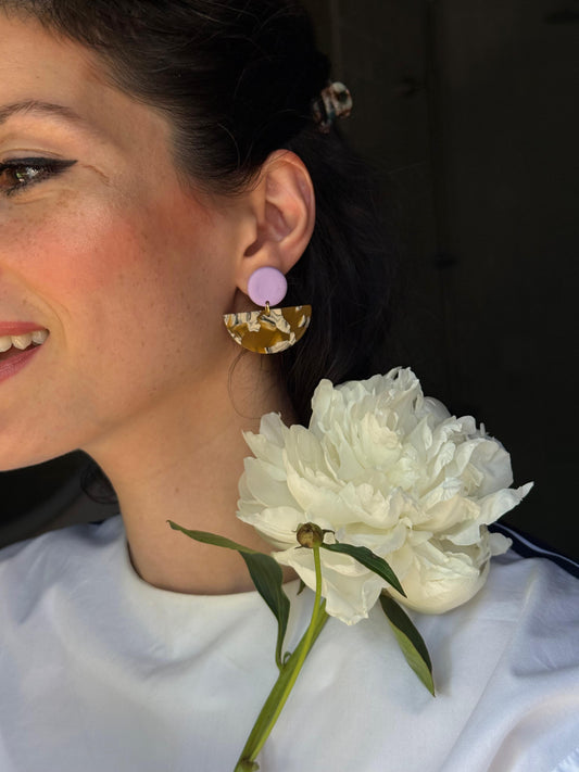 Getragene Luna Marmor Ohrringe – leichter Statement-Schmuck in Steinoptik mit Boho-Flair